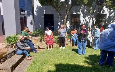 Chilled afternoon chatting and braaiing together 🔥